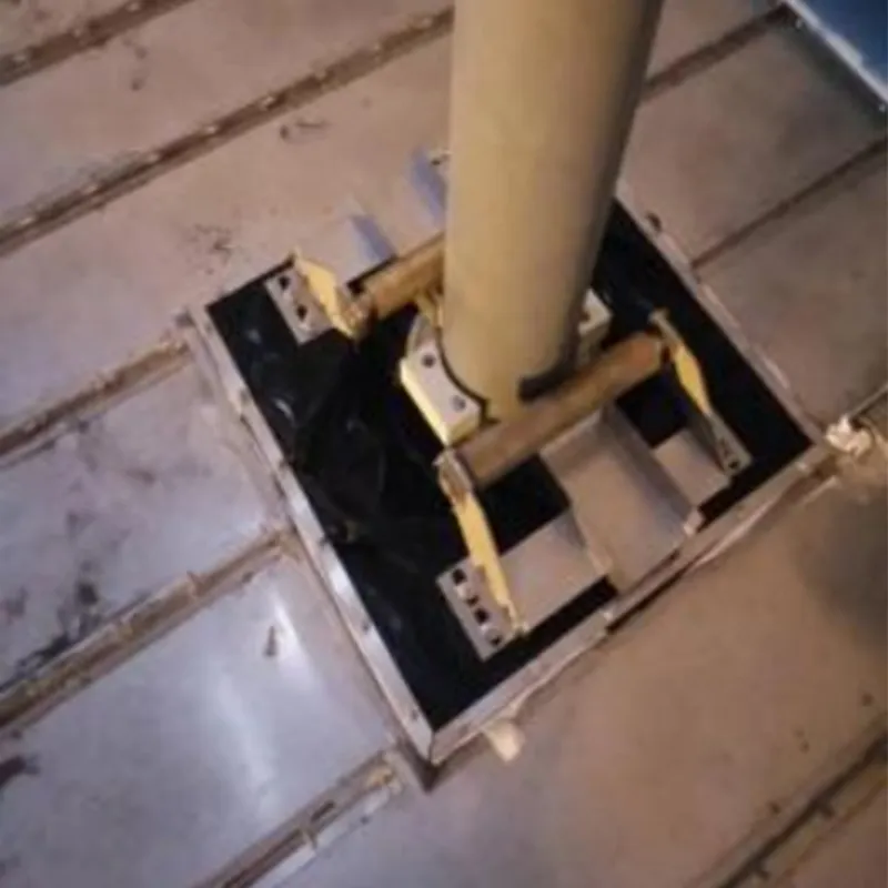 Устройство прохода с уплотнением направляющей стойки (1)